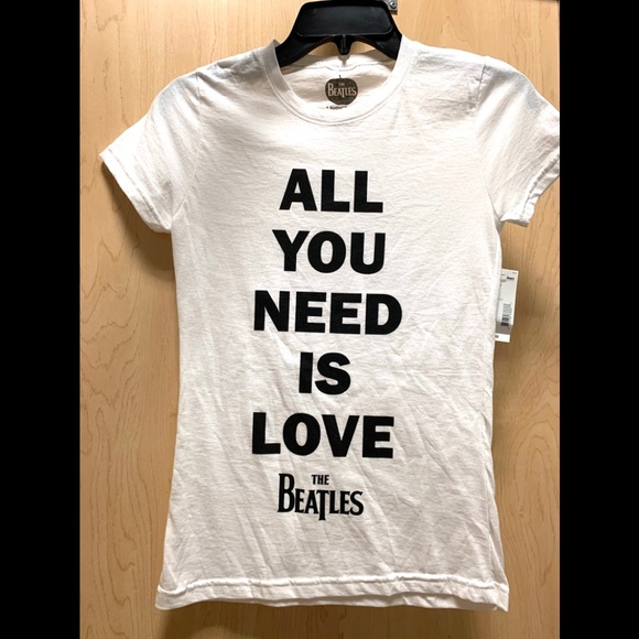 Tops - 🍒3/15$ NWT Graphic The Beatles🎸 T-shirt.